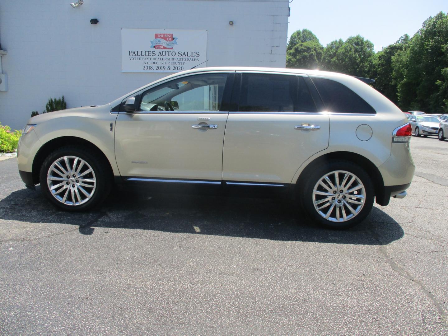 2011 GOLD Lincoln MKX (2LMDJ8JK4BB) , AUTOMATIC transmission, located at 540a Delsea Drive, Sewell, NJ, 08080, (856) 589-6888, 39.752560, -75.111206 - Photo#2